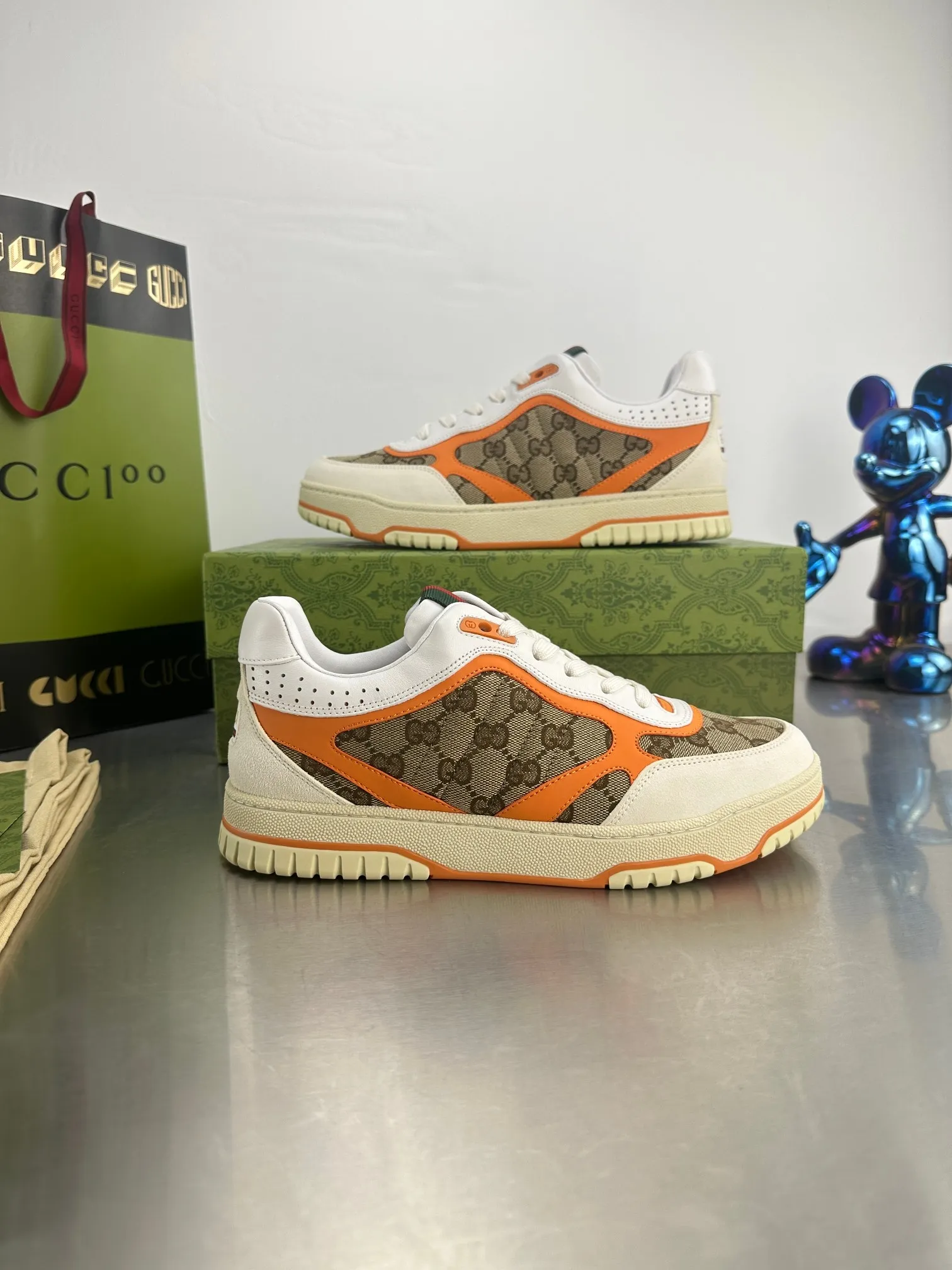 👟👟Ex-factory price 600👟👟 Gucci's latest hot-selling series of high and low-cut distressed couple's sneakers are shipped. The original version is purchased, developed and manufactured. This high-low top sneaker adopts a basketball-style silhouette design, cleverly integrated with hollow panels and distressed effects, showing its unique ingenuity. The ingenuity incorporates brand logo details such as interlocking Double G styling accessories and Gucci lettering, a low-key tribute to the brand's design heritage. Exquisite packaging at the delivery counter 🛍📦 ▪️ Fabric: Original customized imported first-layer cowhide ▪️ Inner lining: Imported first-layer cowhide ▪️ Sole: Original molded TPU sole ▪️ Sole thickness: 3cm ▪️ Size: 35-46 (Male 38 46 customized)